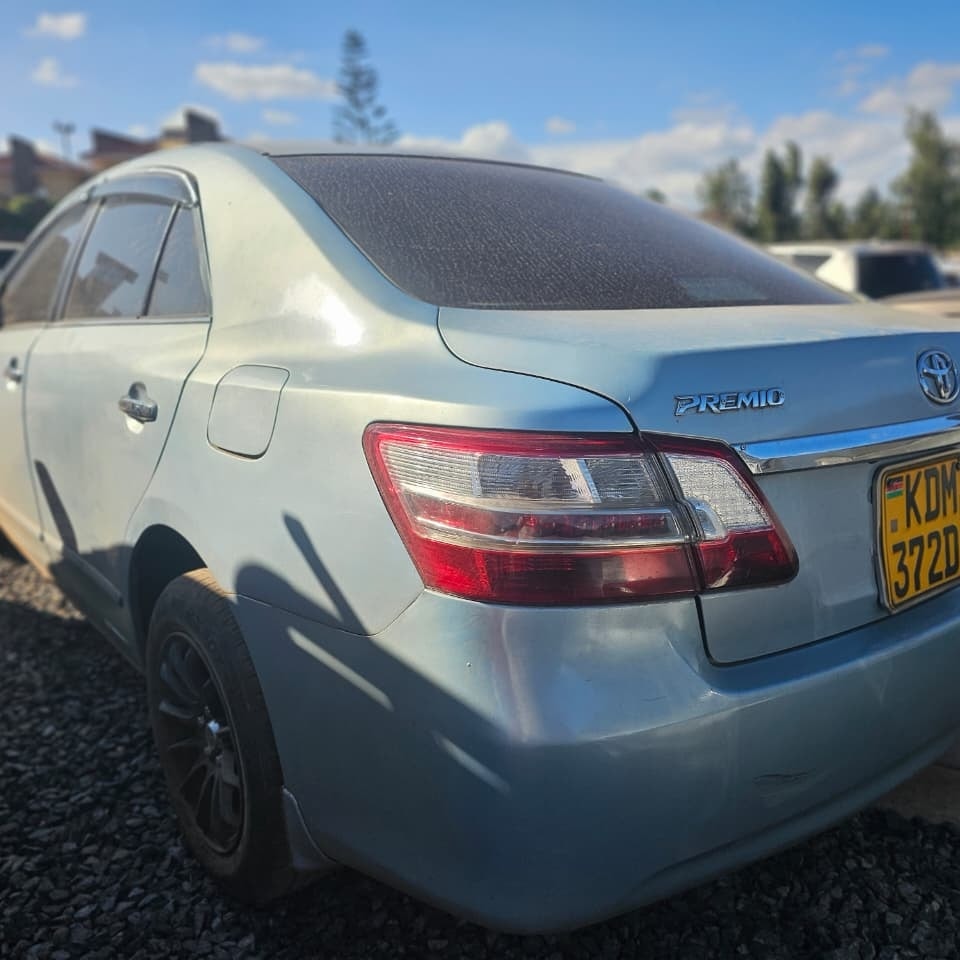 Toyota Premio image 3