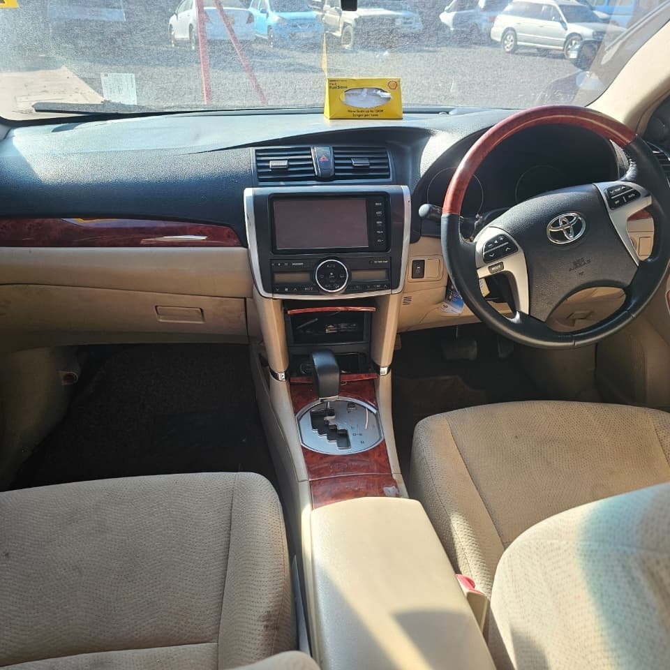 Toyota Premio image 6