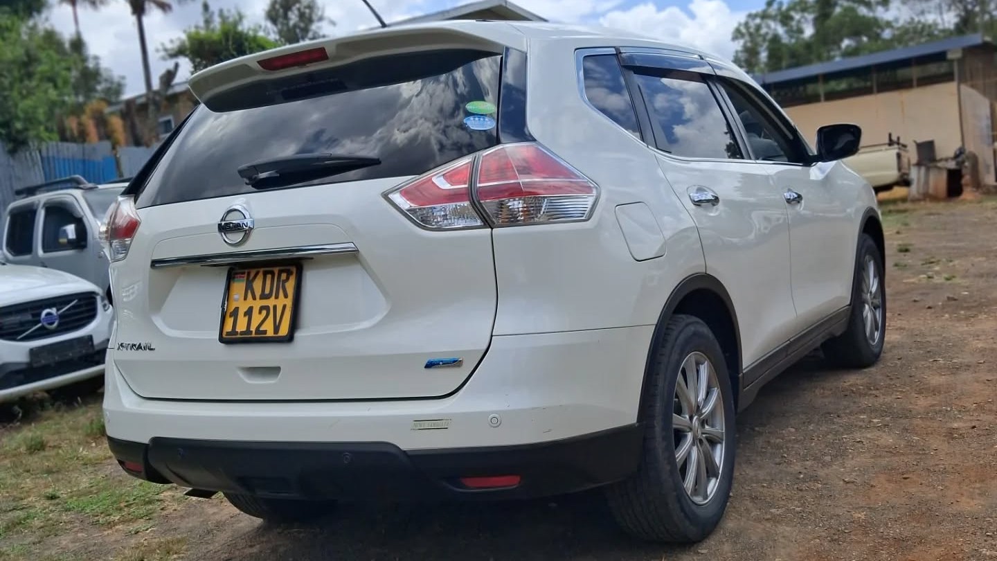 Nissan X-Trail image 2