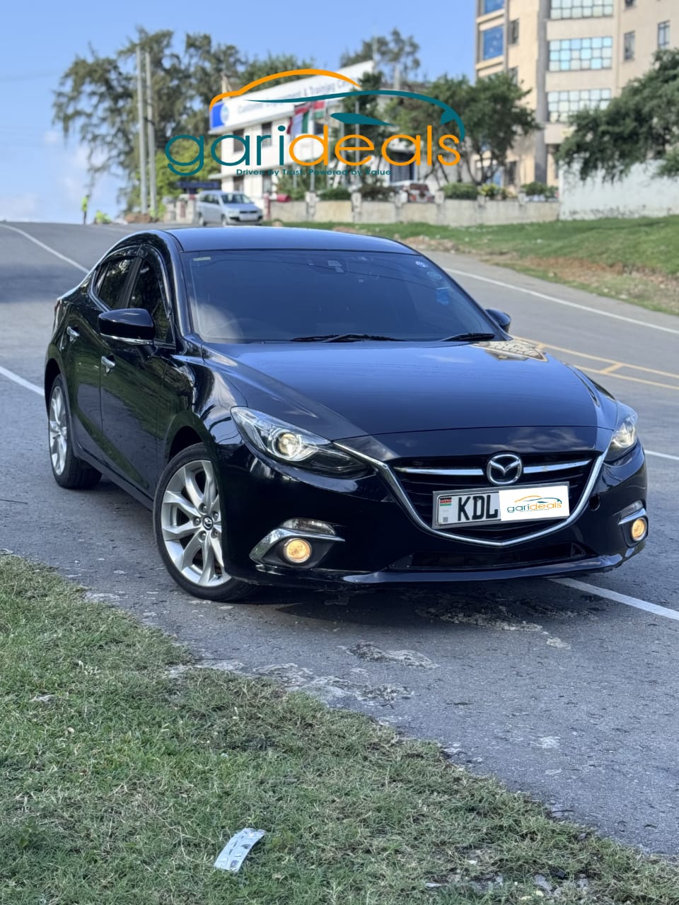 Mazda Axela image 1