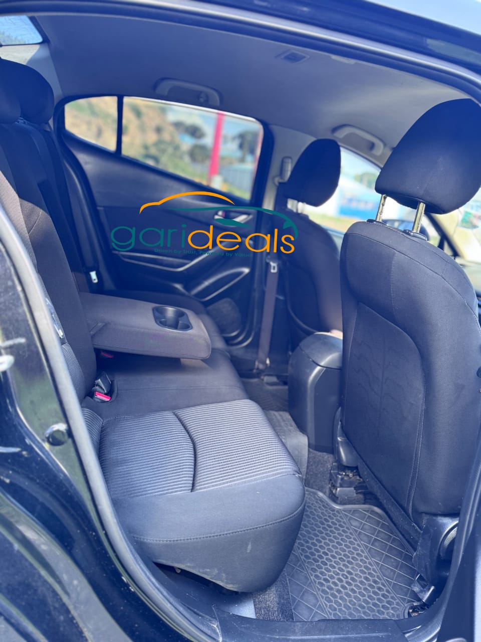 Mazda Axela image 4