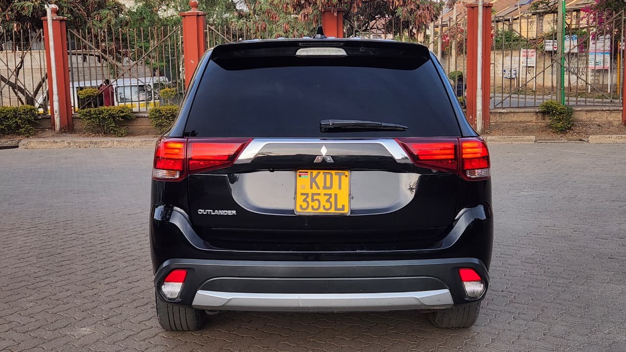 Mitsubishi Outlander image 7