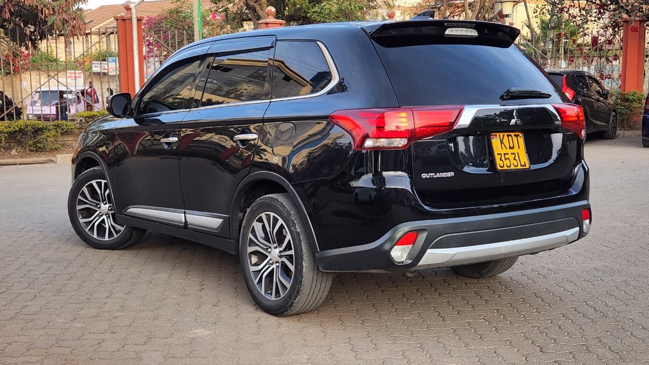 Mitsubishi Outlander image 2