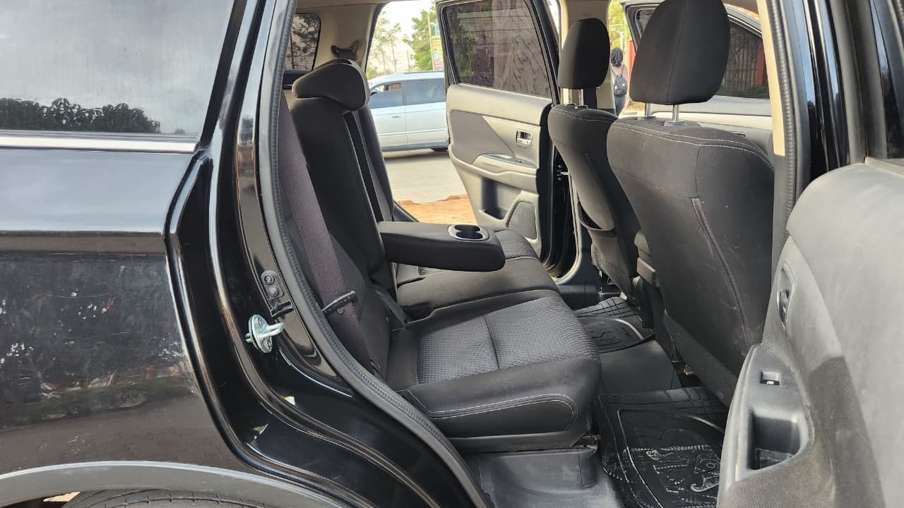 Mitsubishi Outlander image 4