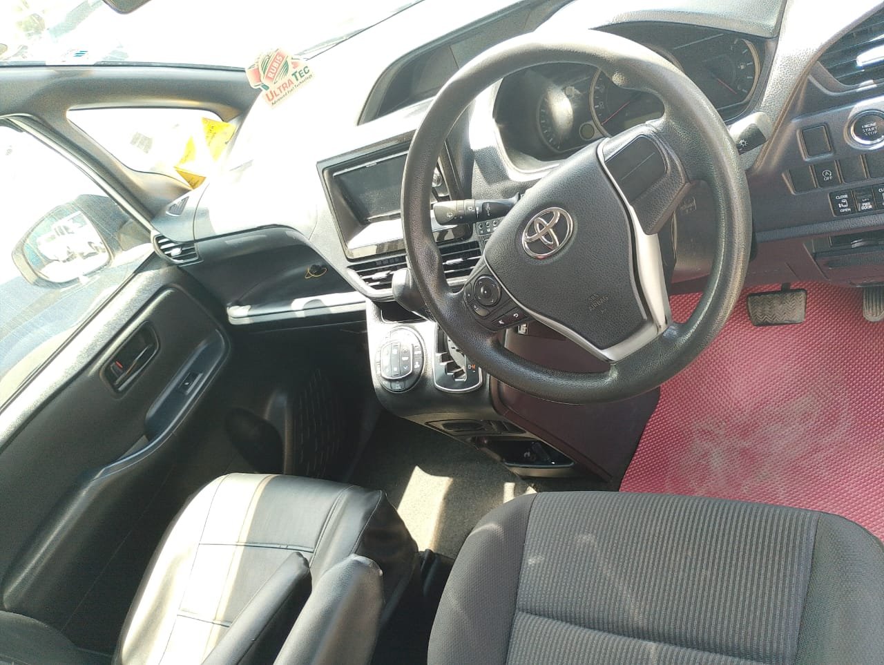 Toyota Noah image 5