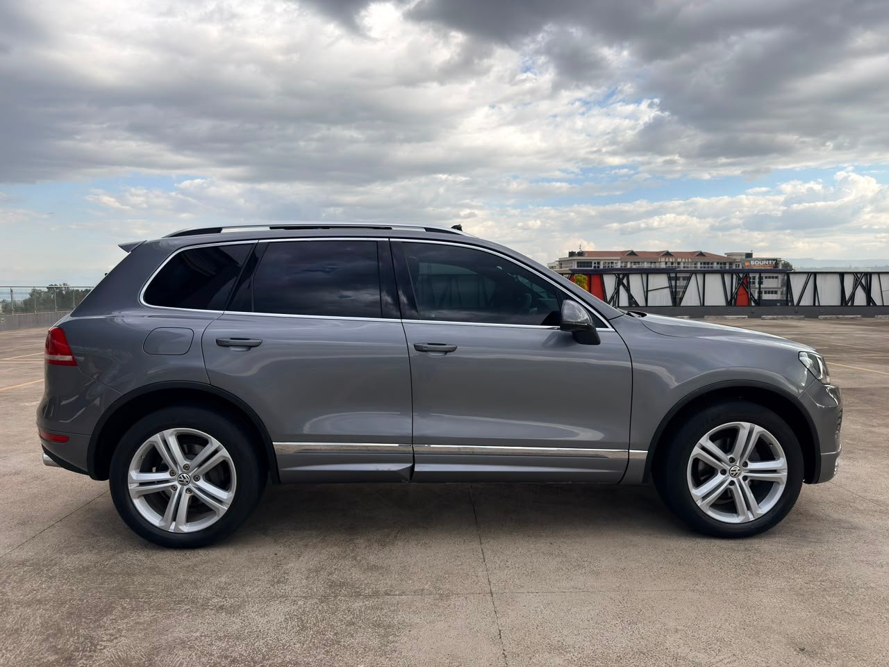 Volkswagen Touareg image 8