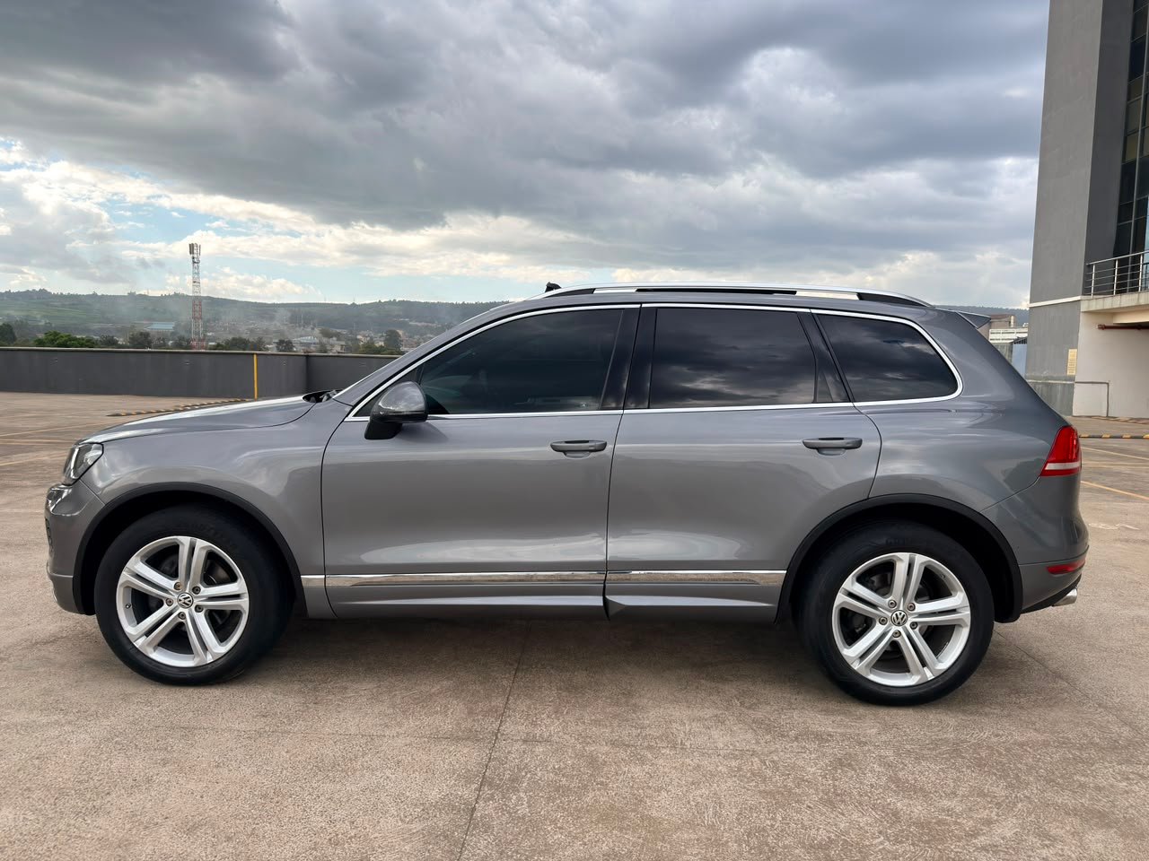 Volkswagen Touareg image 2