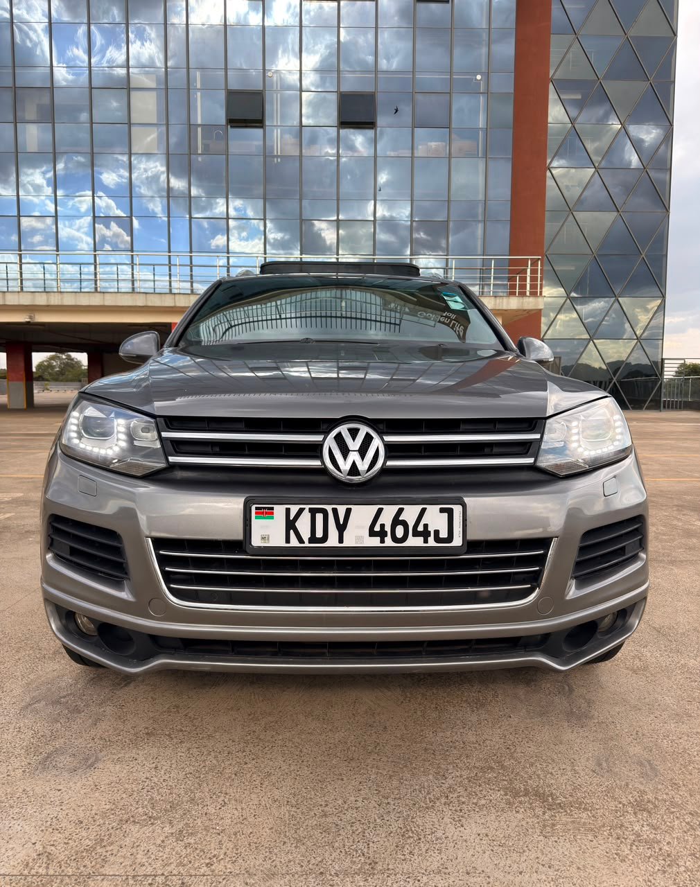 Volkswagen Touareg image 1