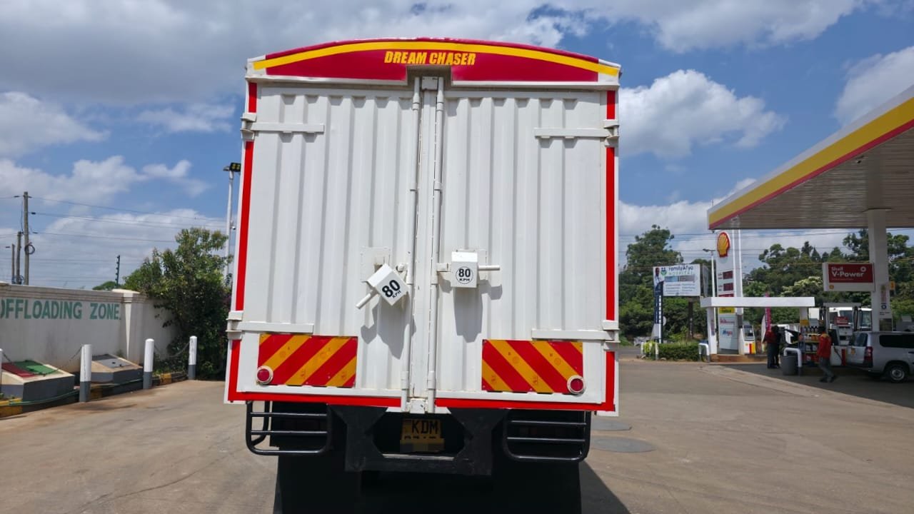 Isuzu FRR image 5
