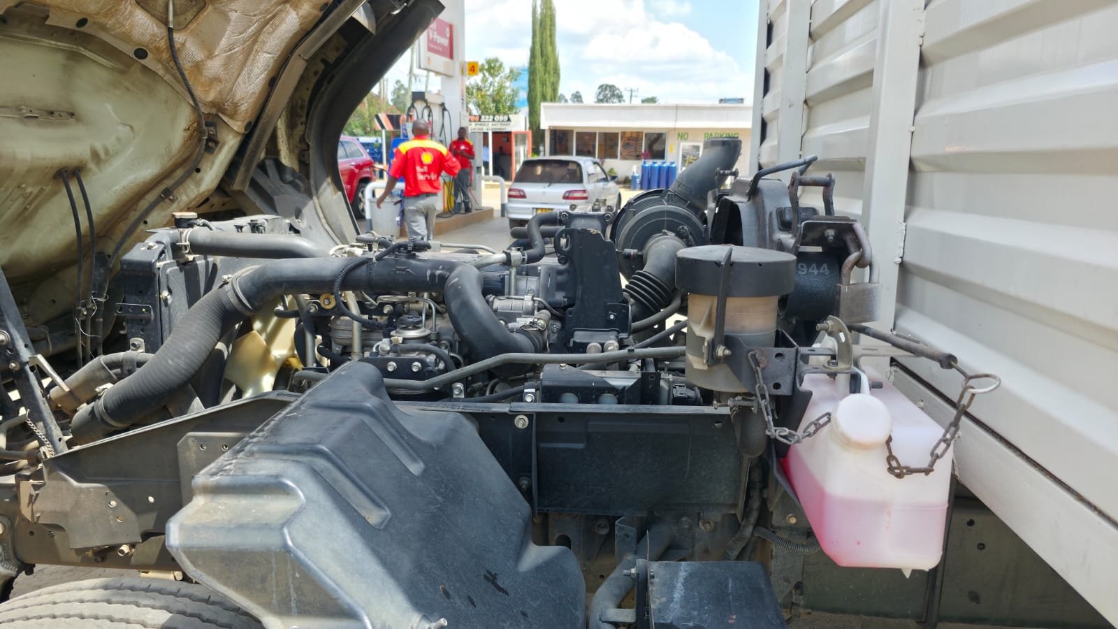 Isuzu FRR image 3