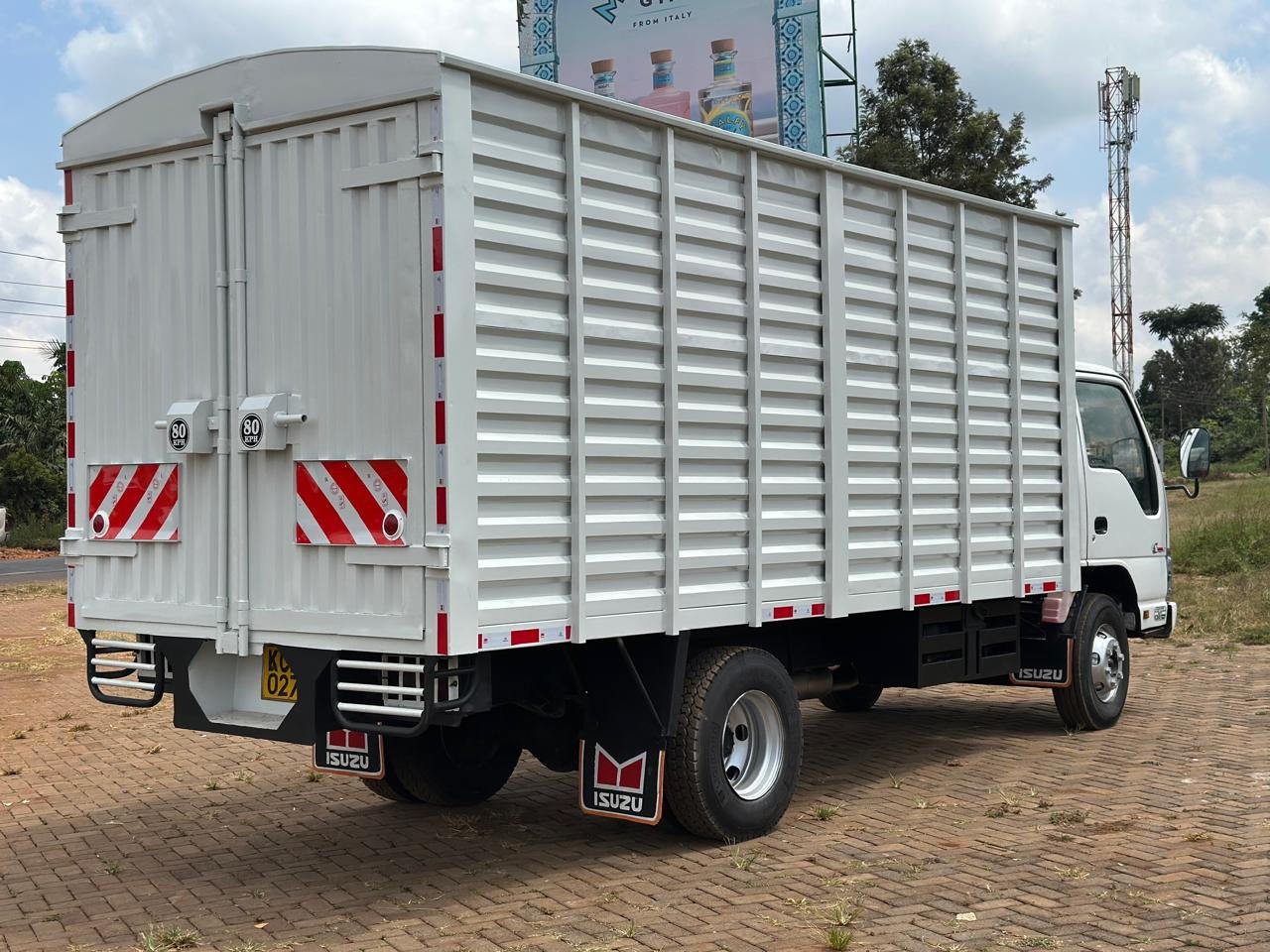 Isuzu N-Series NPR image 2