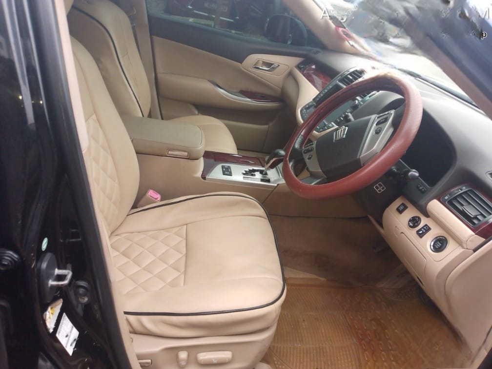 Toyota Crown image 4