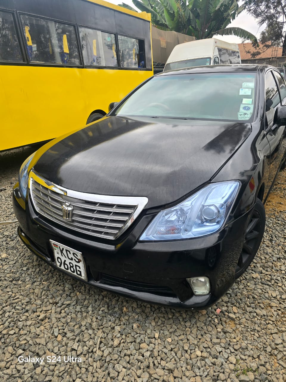 Toyota Crown image 1