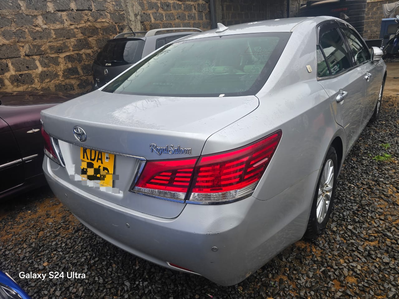 Toyota Crown image 2