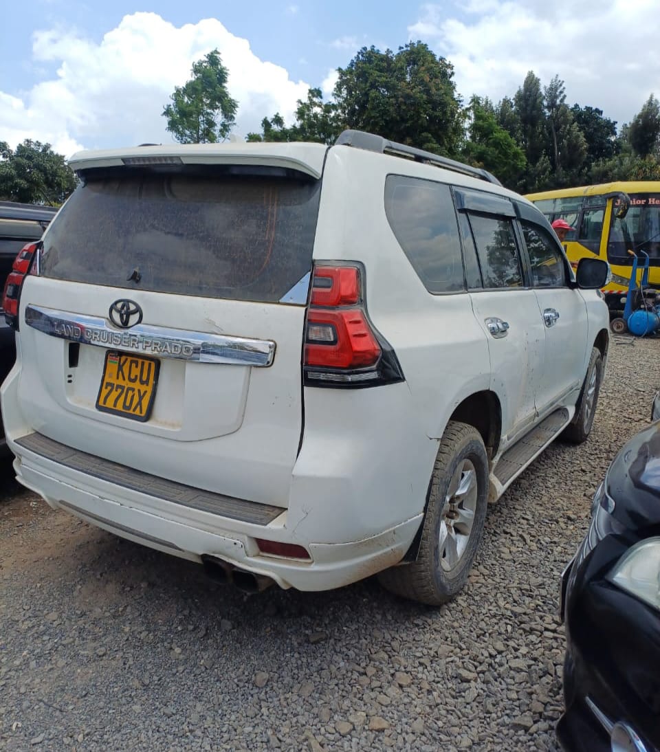 Toyota Prado image 2